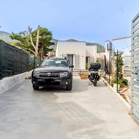 Nika Nika House Holiday home Carini